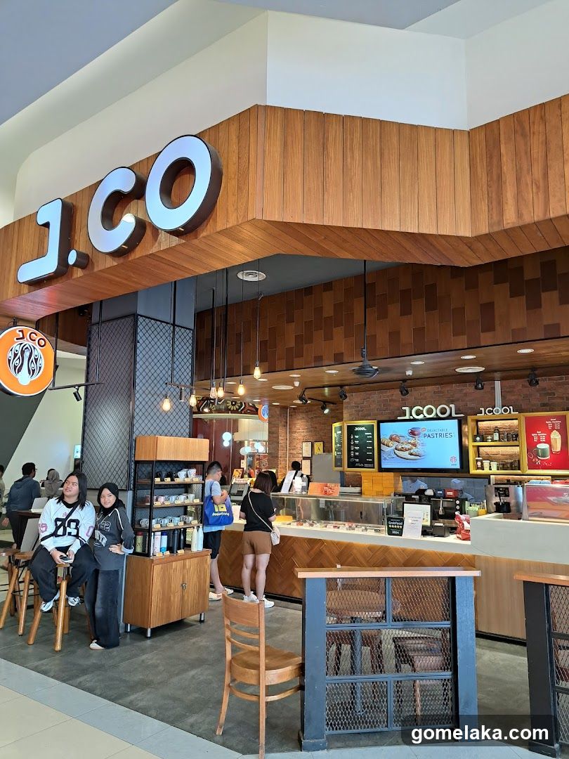 J.Co Donuts & Coffee