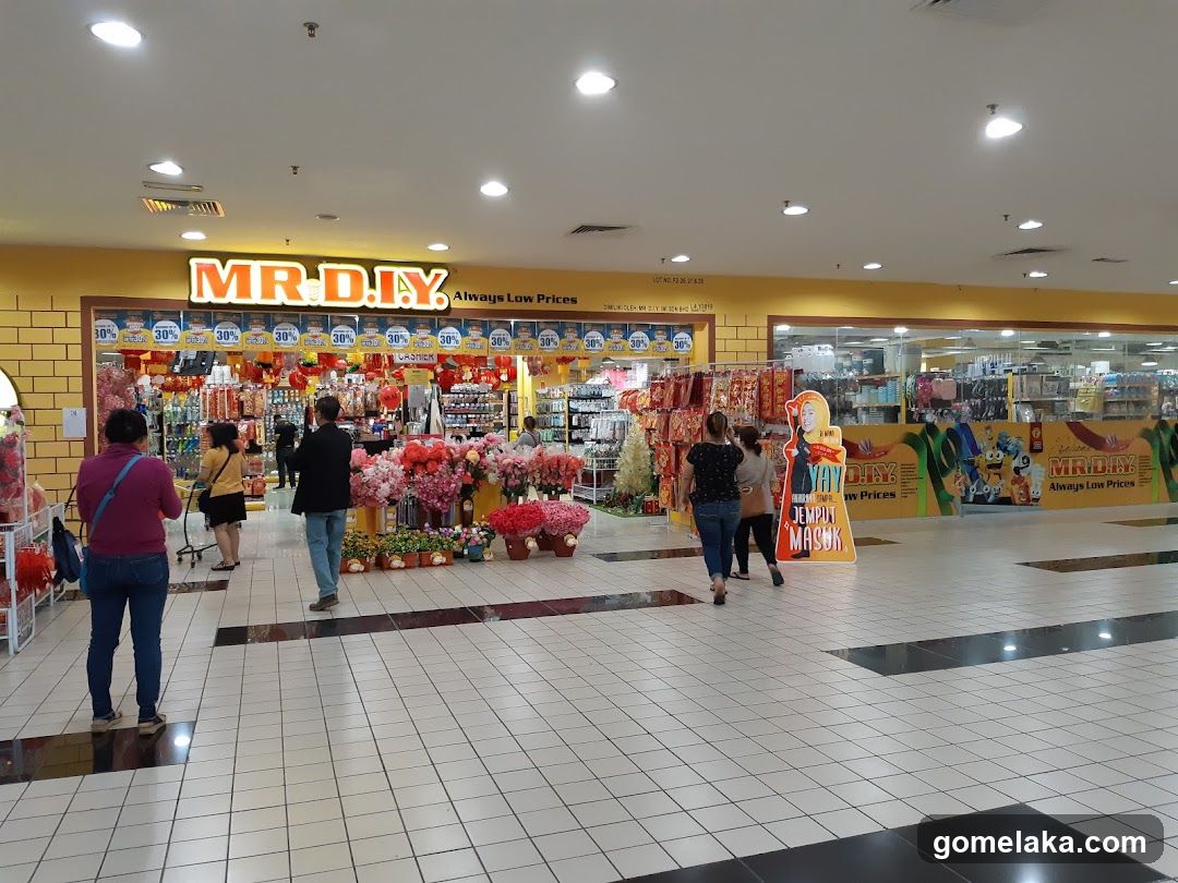 MR.D.I.Y. Storefront Interior
