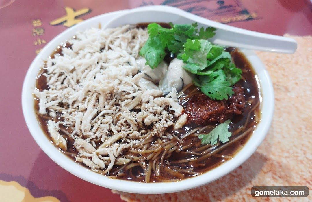 Oyster and Shredded Chicken Noodle Soup