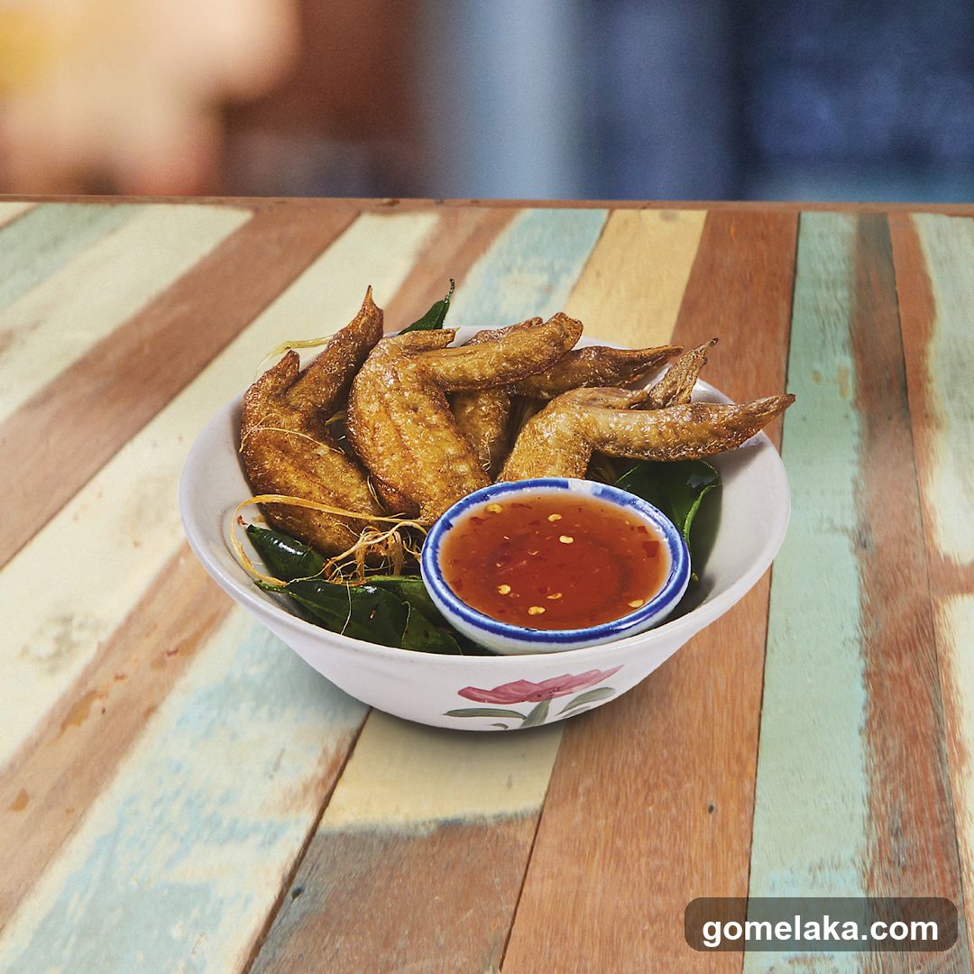 Fried Chicken Wings with Dipping Sauce