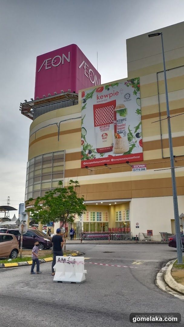 AEON shopping center exterior