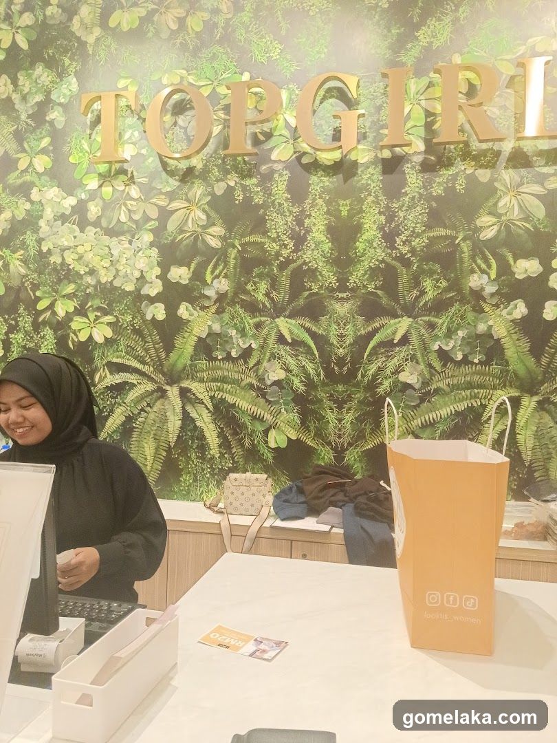 Topgirl Store Interior