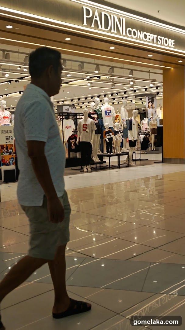 PADINI CONCEPT STORE interior view