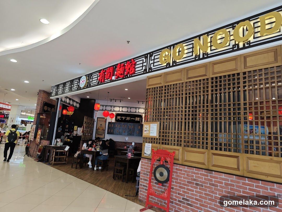 Go Noodle Restaurant Entrance