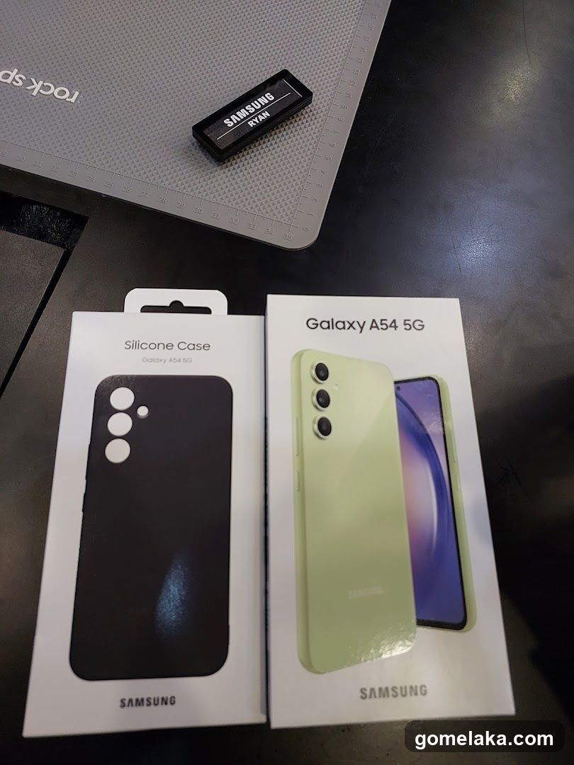 Samsung Galaxy A54 5G and Silicone Case Packaging