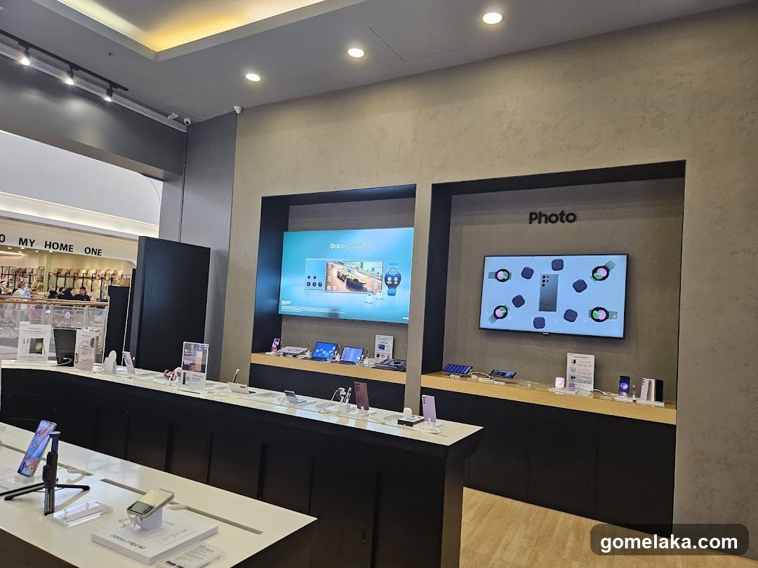 Samsung Store Interior
