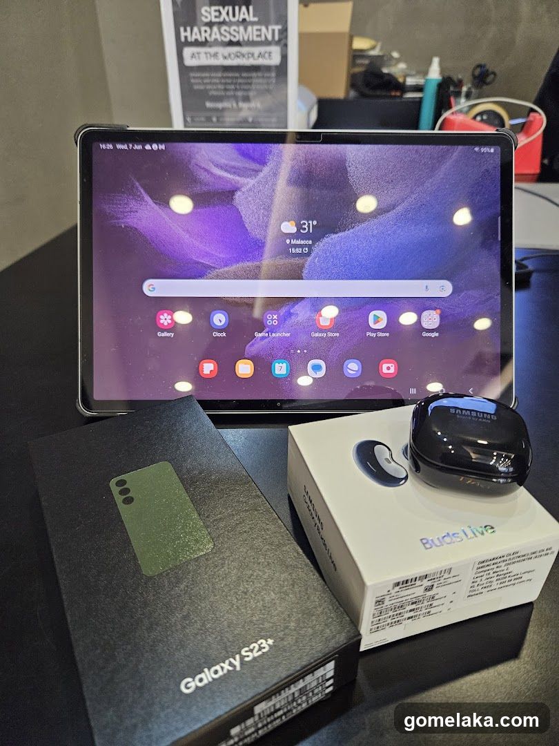 Tablet and Accessories Display