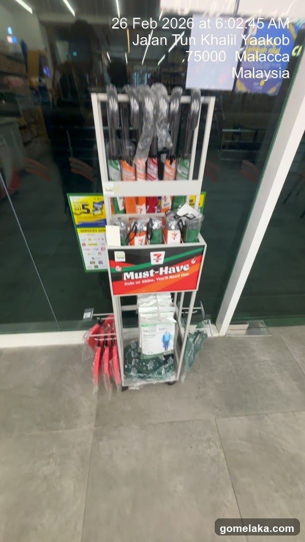 7-Eleven Storefront Display