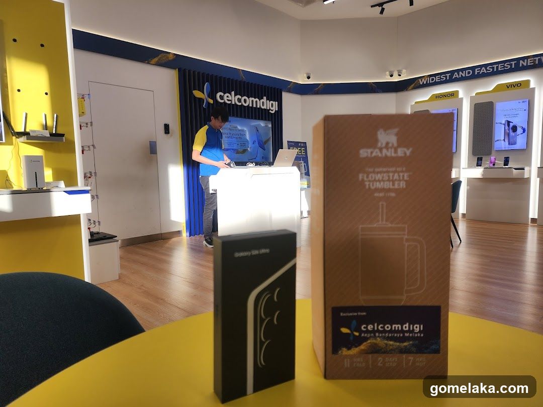 CelcomDigi Store Interior