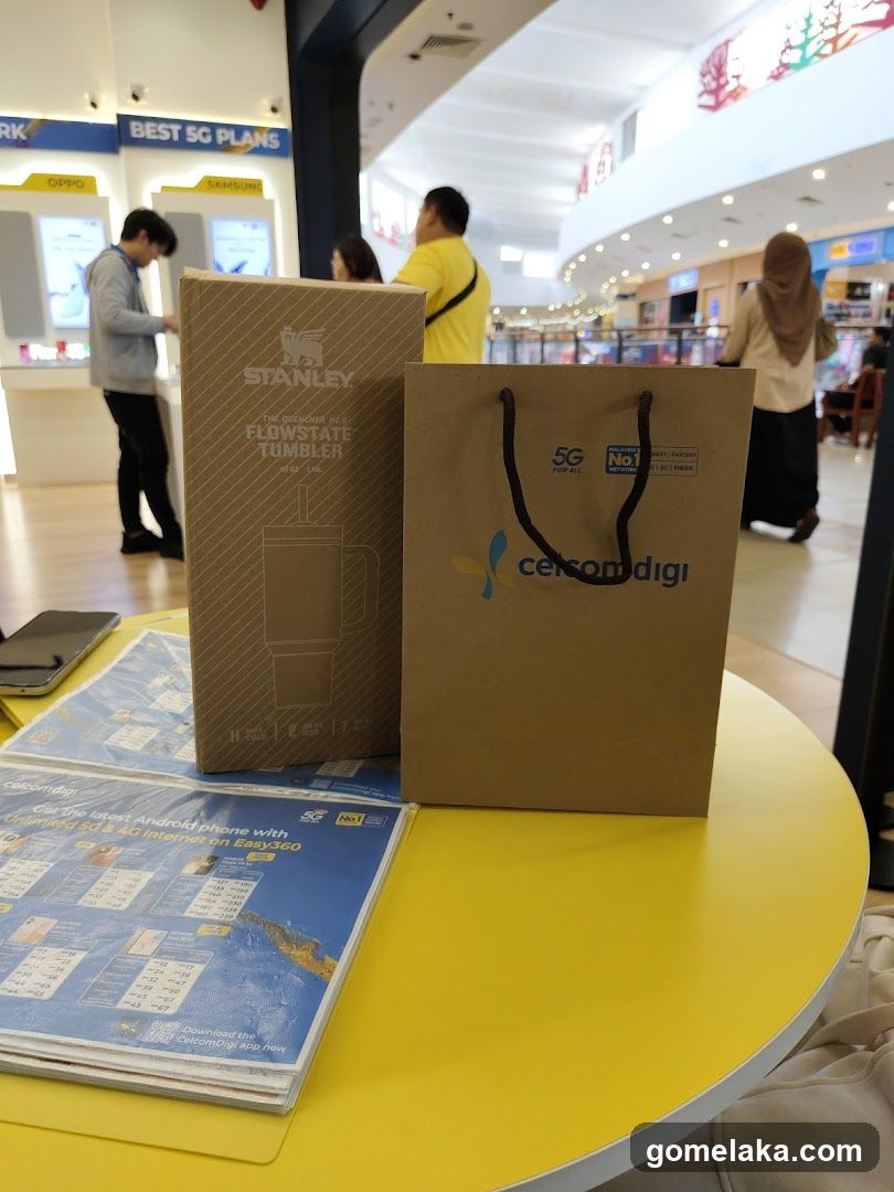 CeComDigi Store Interior