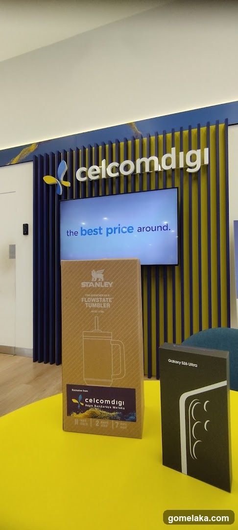 CelcomDigi Store Interior