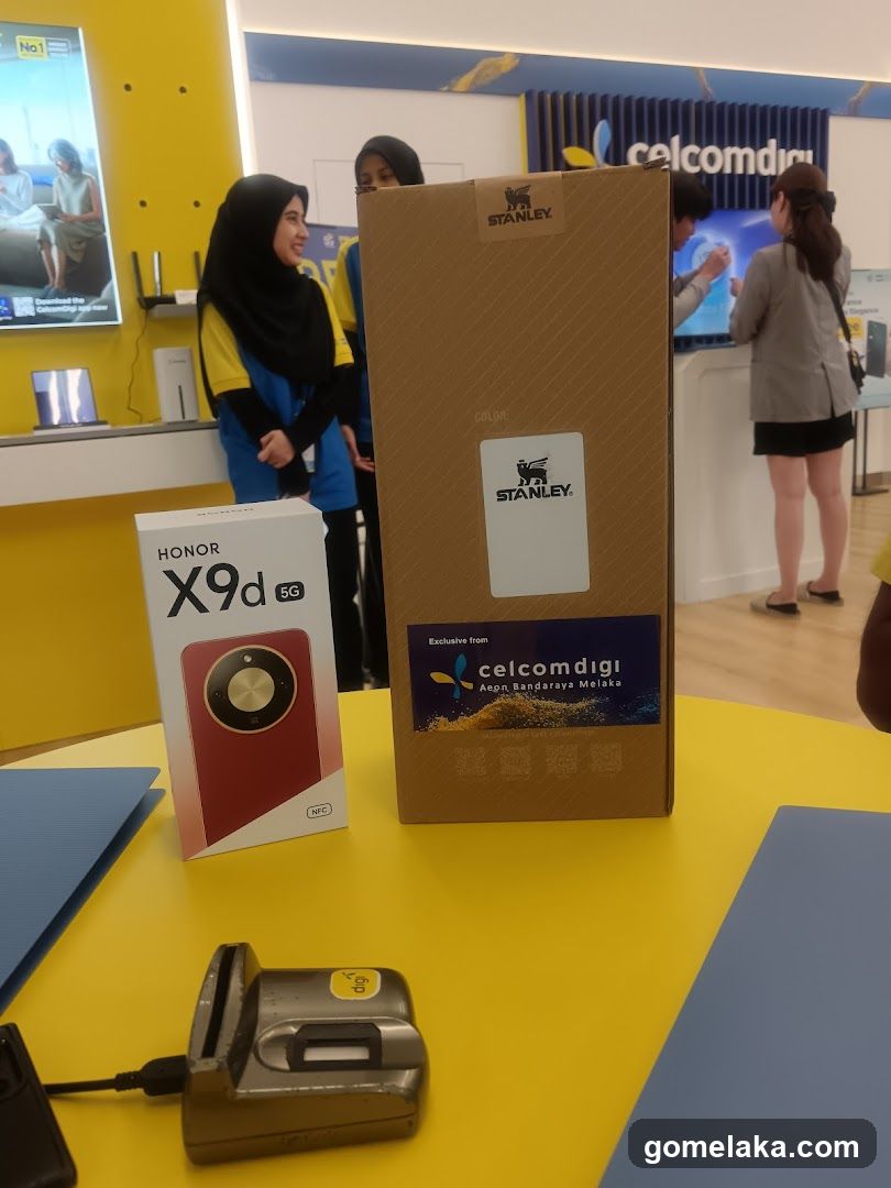 Celcomdigi Store Interior