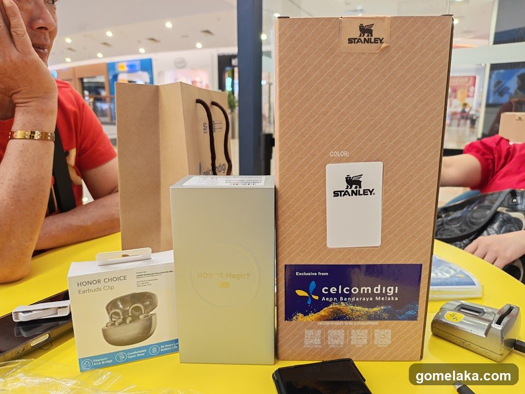 Shopping Table with Products