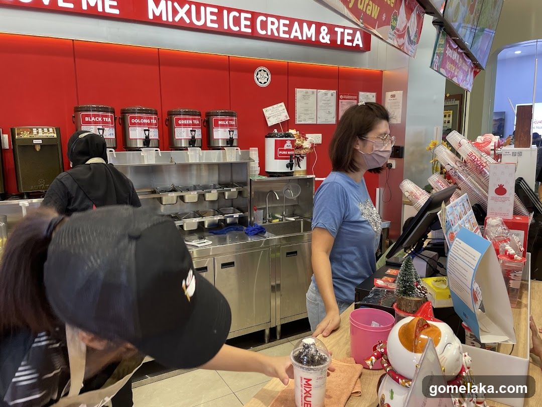 Mixue Ice Cream & Tea Interior