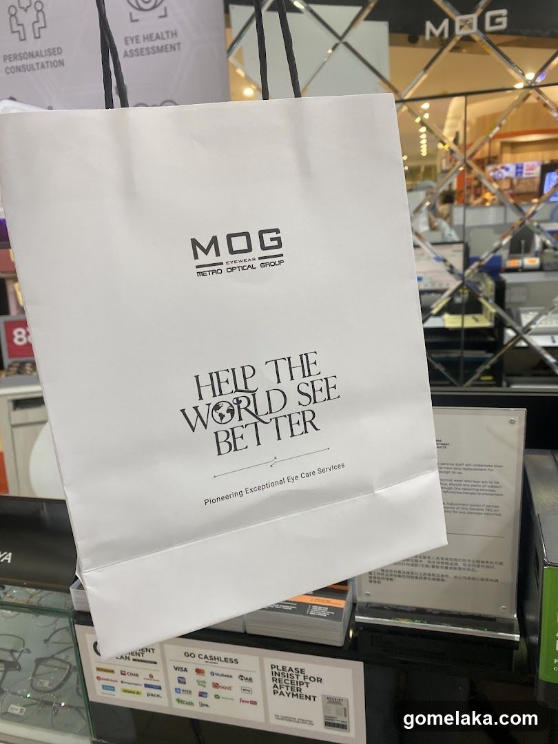 MOG Eyewear Shop Interior