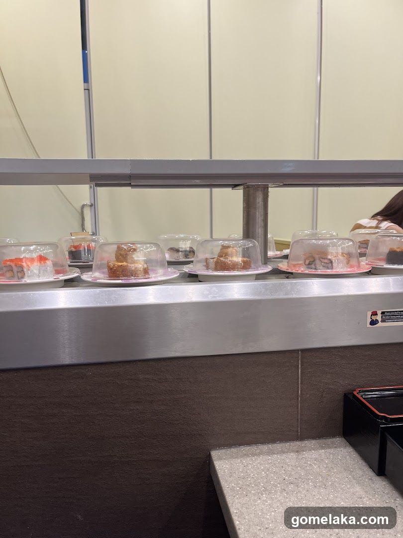 Sushi conveyor belt interior