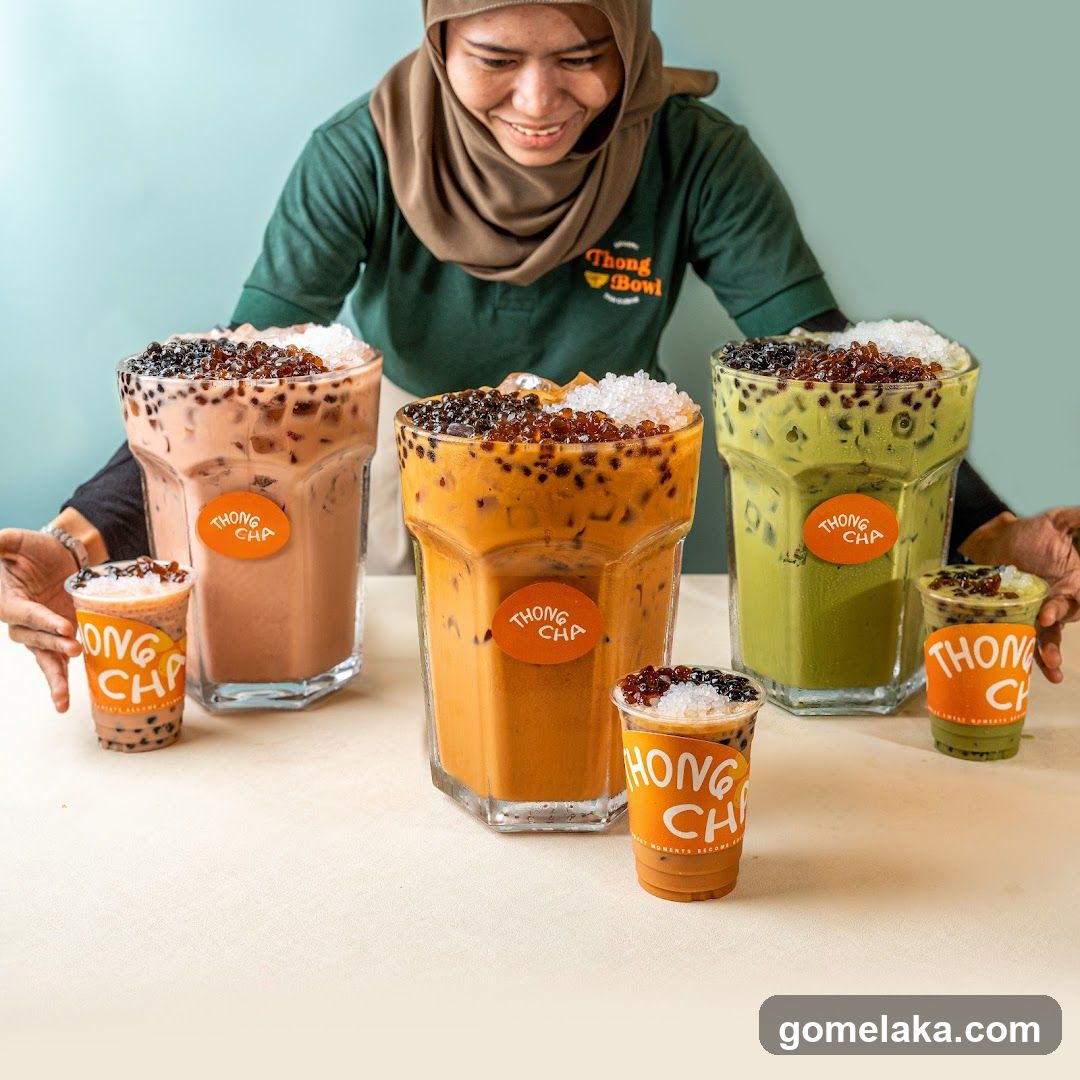 Thong Cha staff with beverages