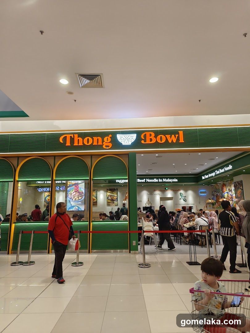 Thong Bowl storefront interior view