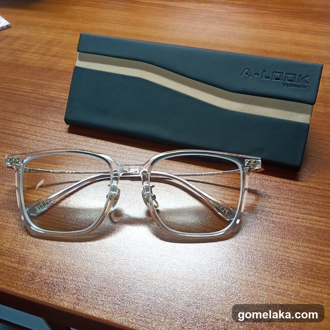 Eyewear Product Display