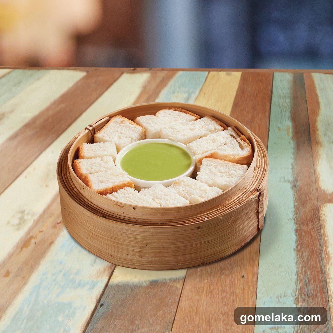 Steamed Bread with Pandan Custard