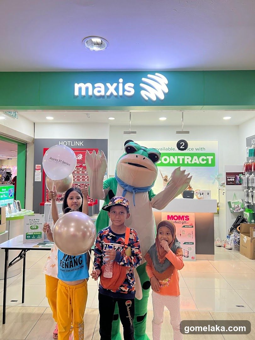 Maxis Store Interior with Children and Mascot