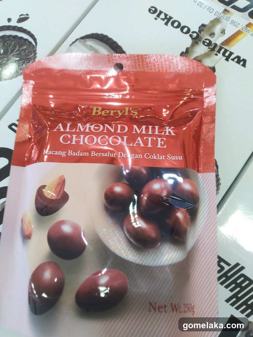 Almond Milk Chocolate Product Packaging