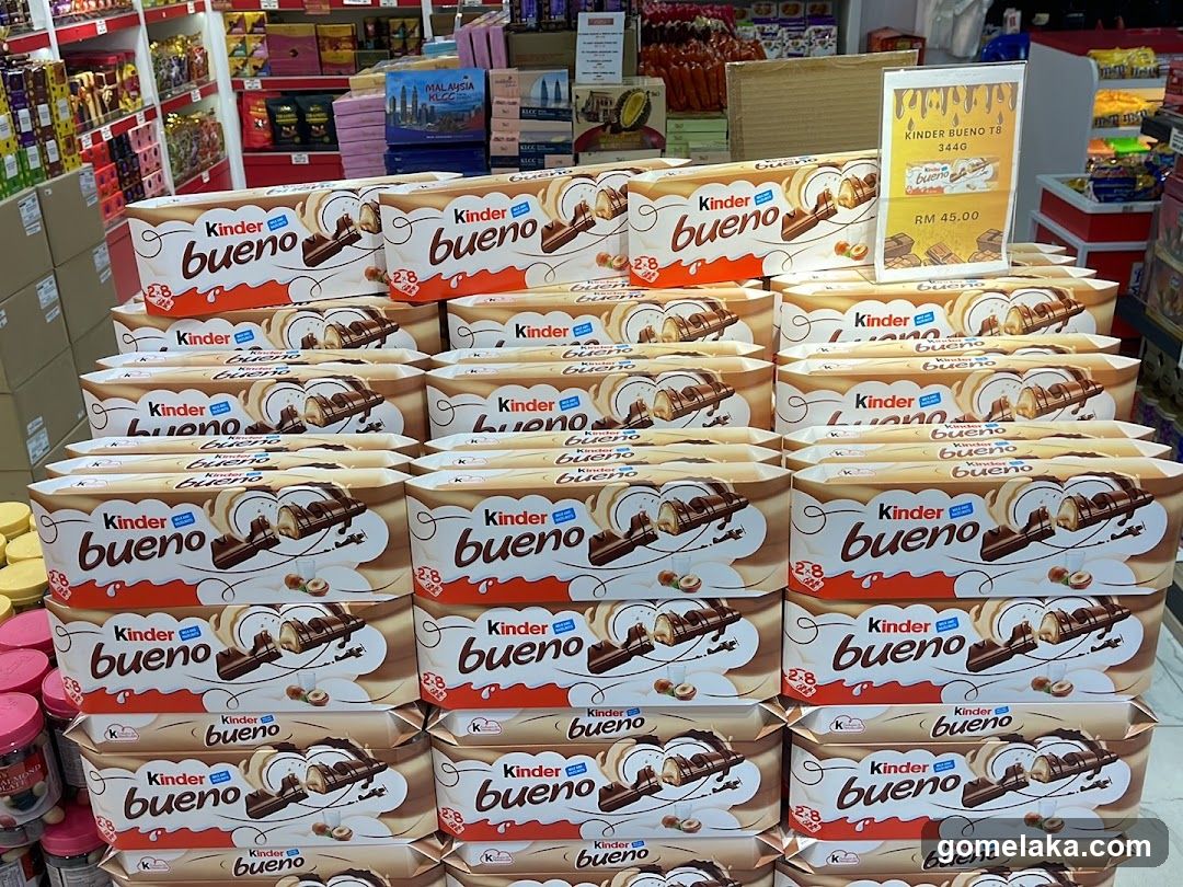 Kinder Bueno Chocolate Bars Display