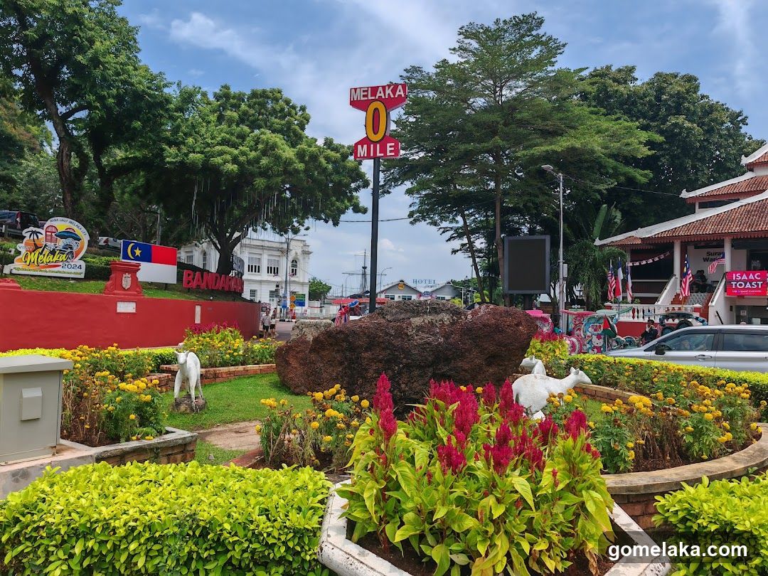 Melaka 0 Mile Signage and Garden Area