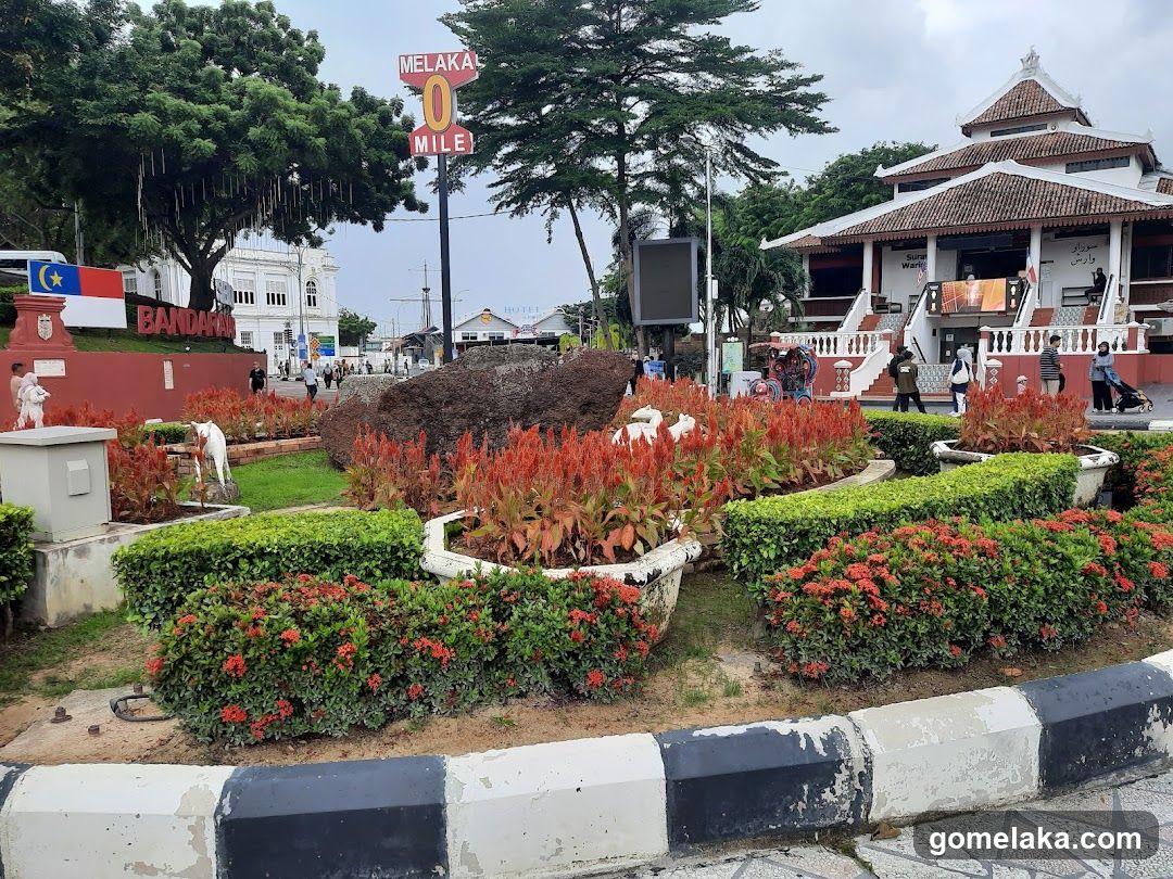 Melaka 0 Mile Sign and Bandaraya Landmark