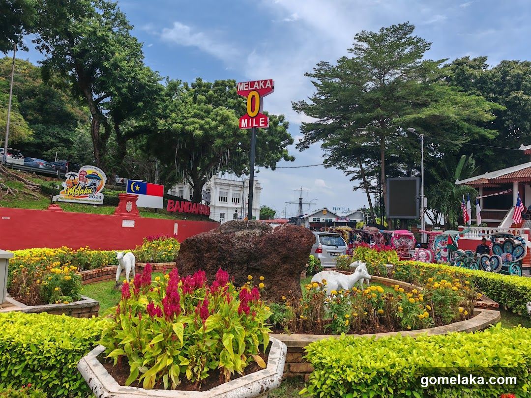 Melaka 0 Mile Signage and Garden Area