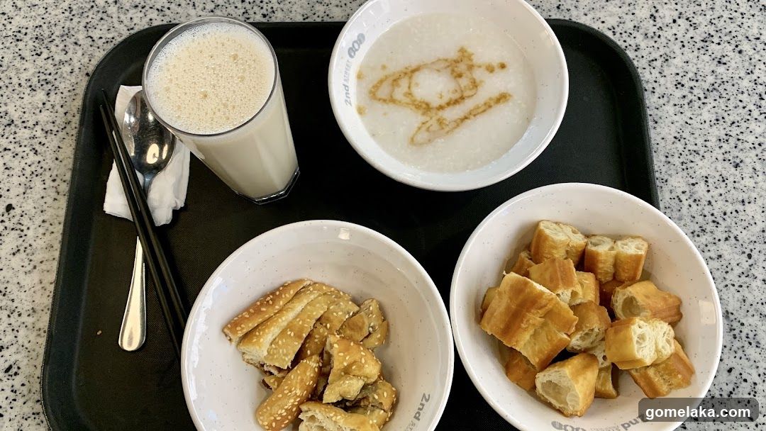 Meal tray with breakfast items
