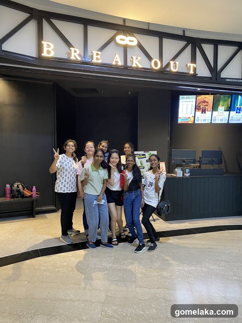 Group photo at Breakout facility entrance