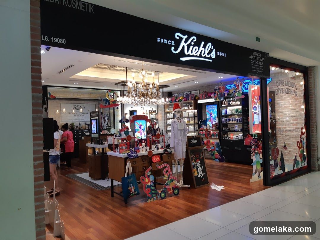 Kiehl's Storefront Interior