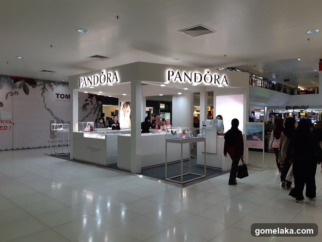 Pandora Storefront in Mall