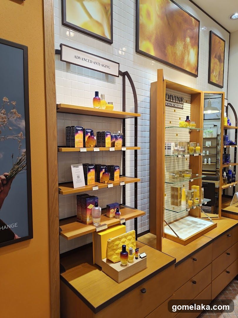 Interior retail display