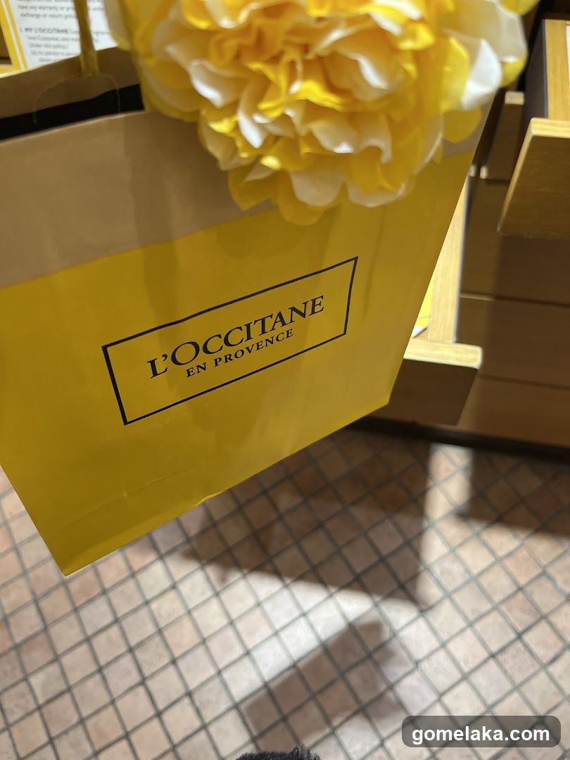 L'Occitane en Provence shopping bag