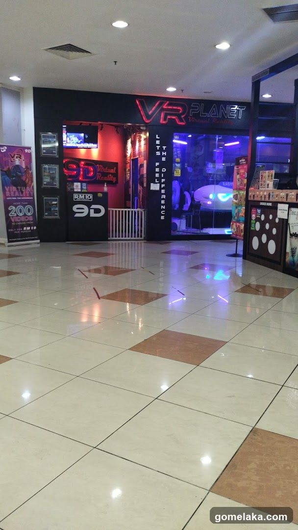 VR Planet Storefront