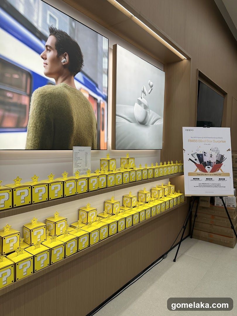 OPPO Store Interior Display