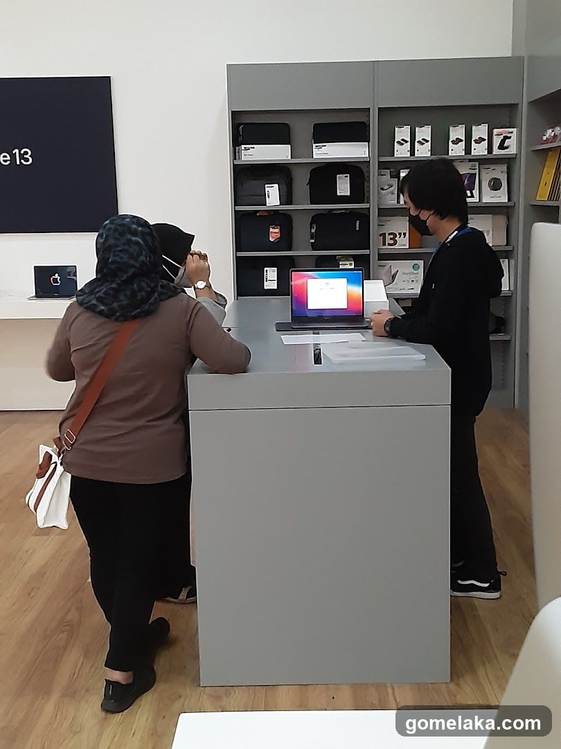 Apple Store Interior