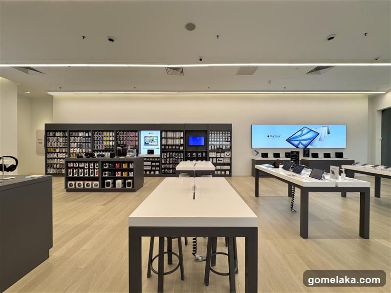Apple Store Interior