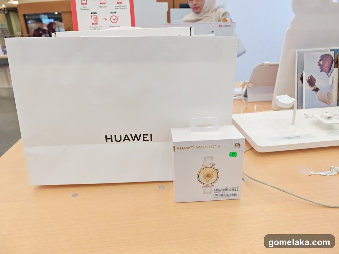 Huawei Store Interior