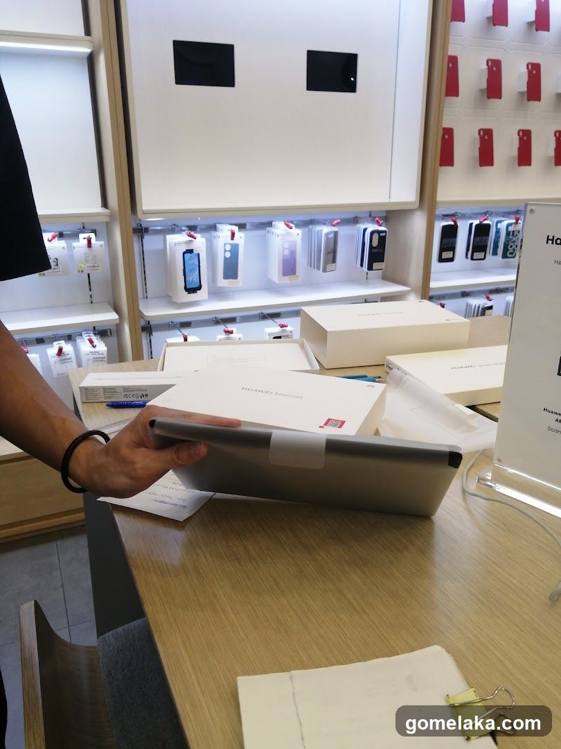 Huawei Store Interior