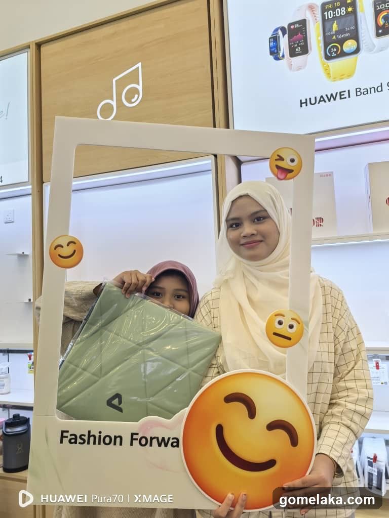 Inside Huawei Store