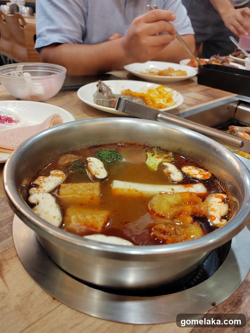 Hot Pot Dining Scene