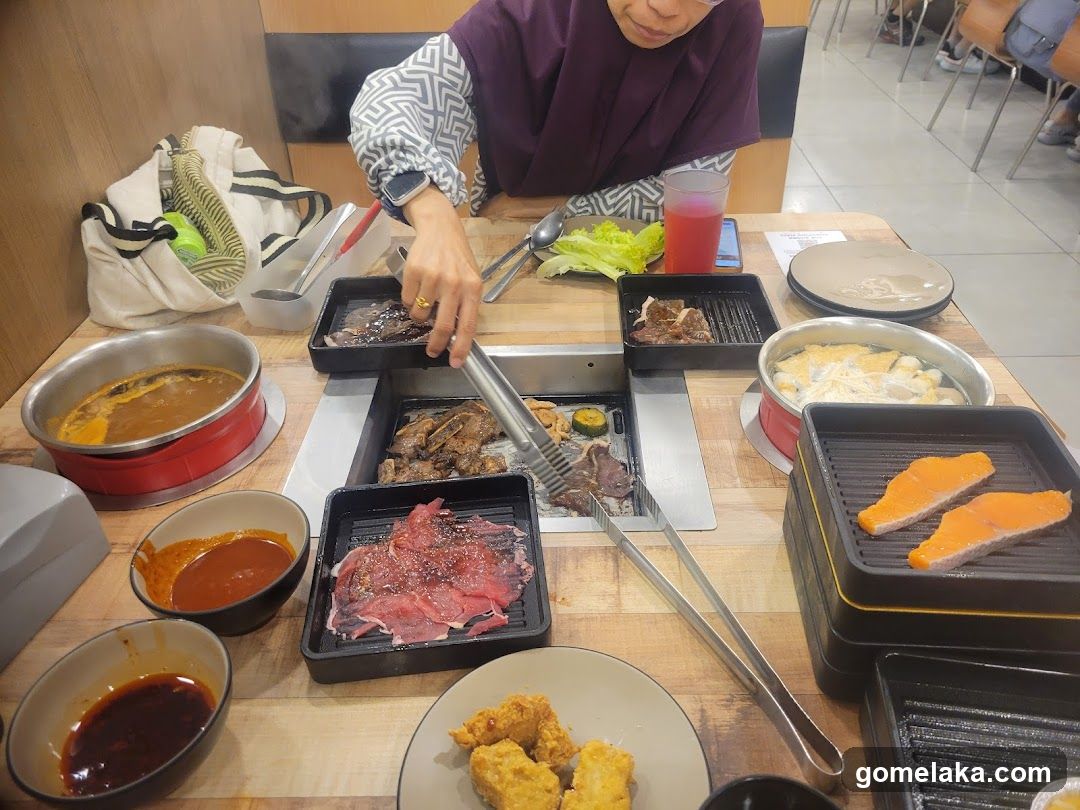 Restaurant Interior Dining Scene