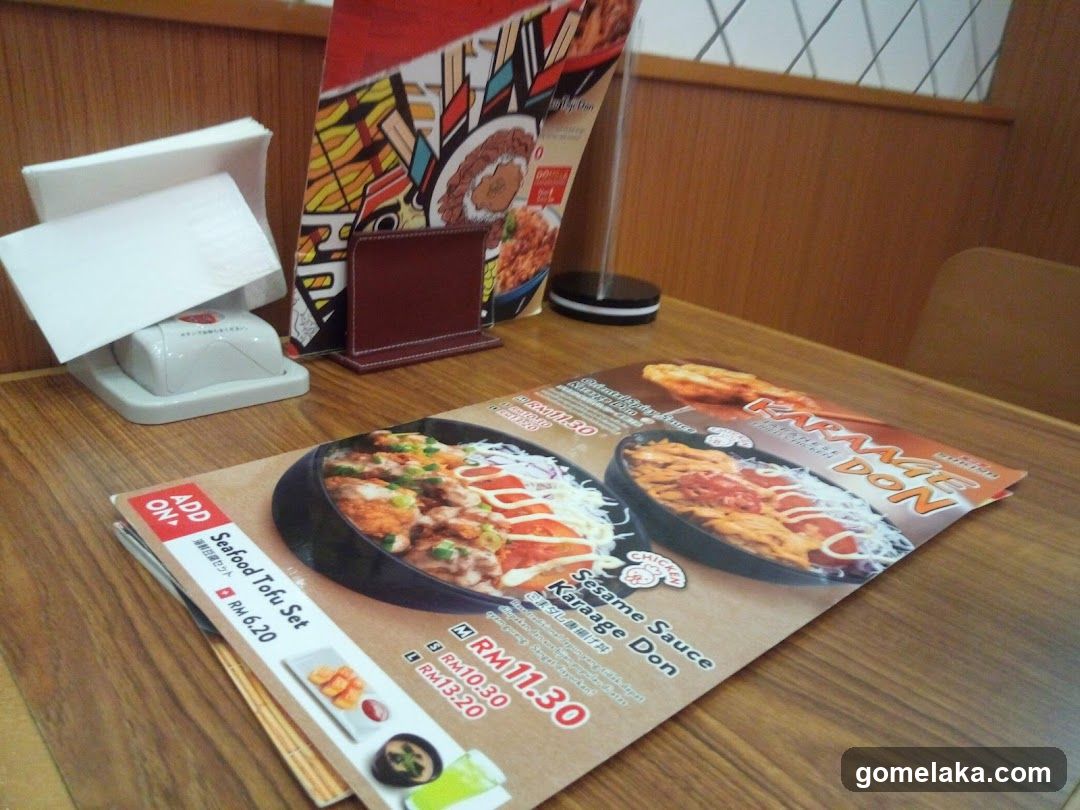 Restaurant Interior Table Setup