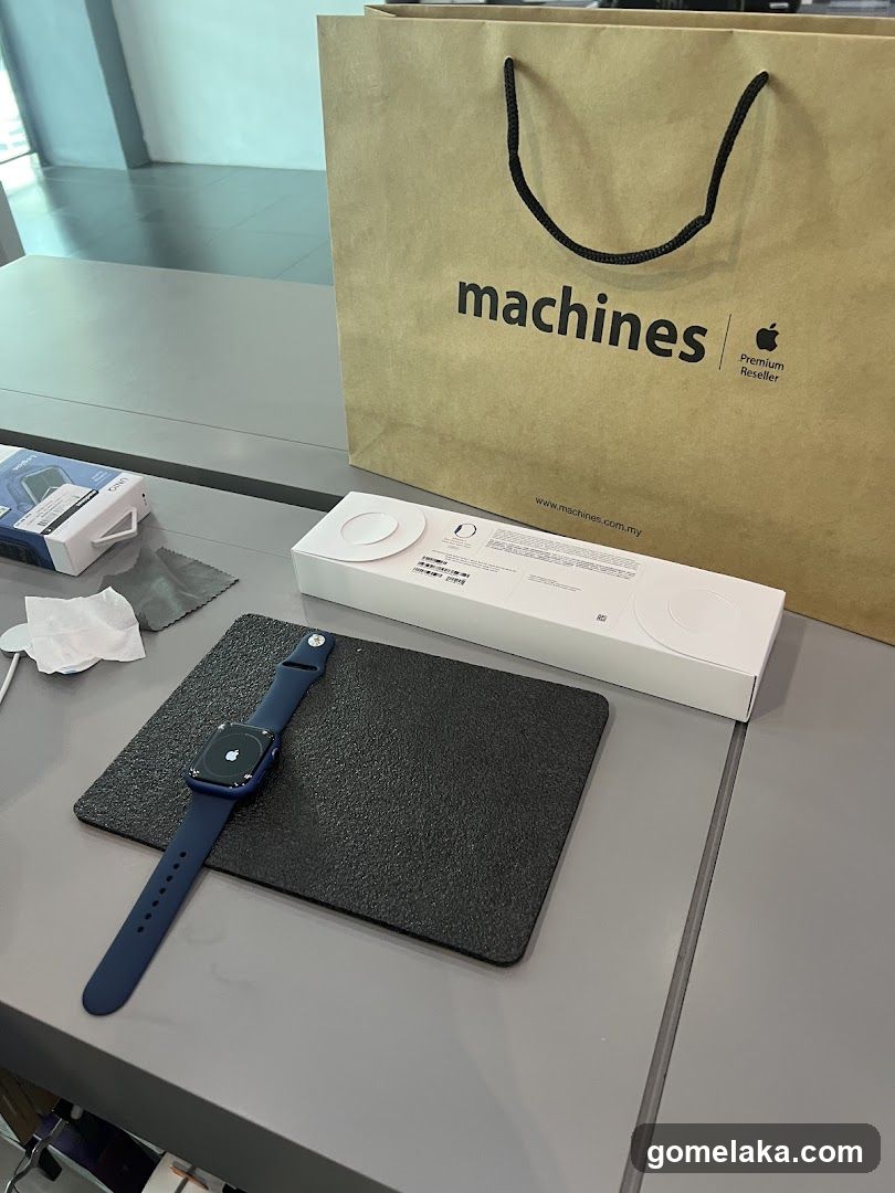 Apple Product Display at Machines Store