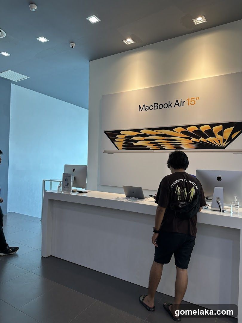 Apple Store Interior