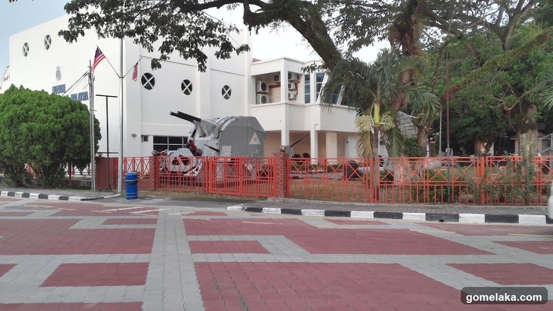 Building with Outdoor Display