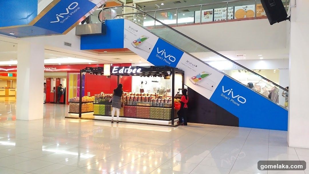 Vivo and Edibee Storefront in Mall